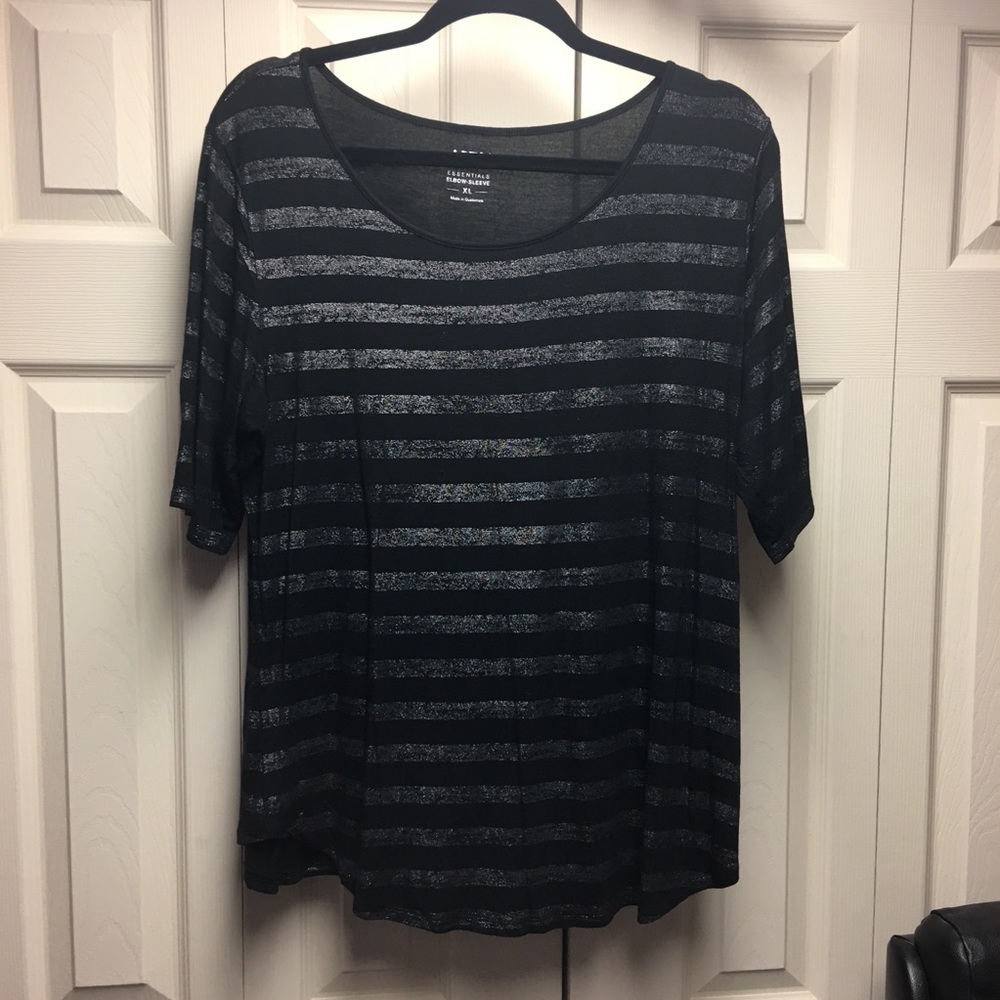 XL elbow sleeve black and silver striped blouse